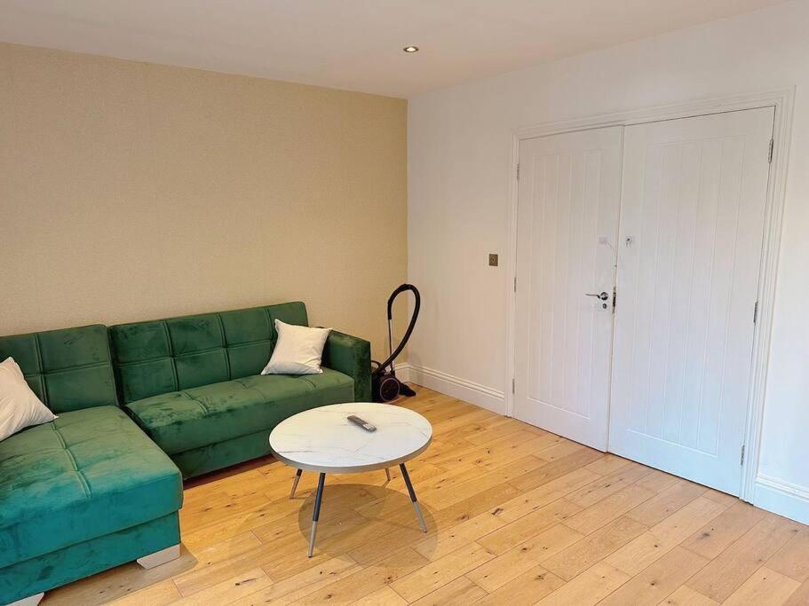 1 Bed Room Flat Near Central 런던 외부 사진