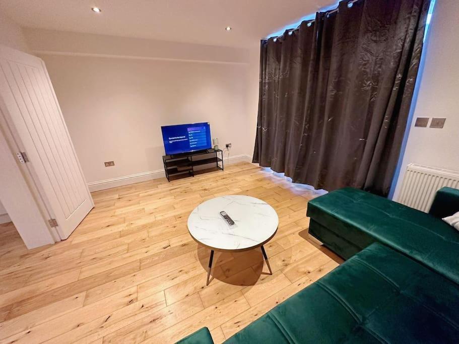 1 Bed Room Flat Near Central 런던 외부 사진