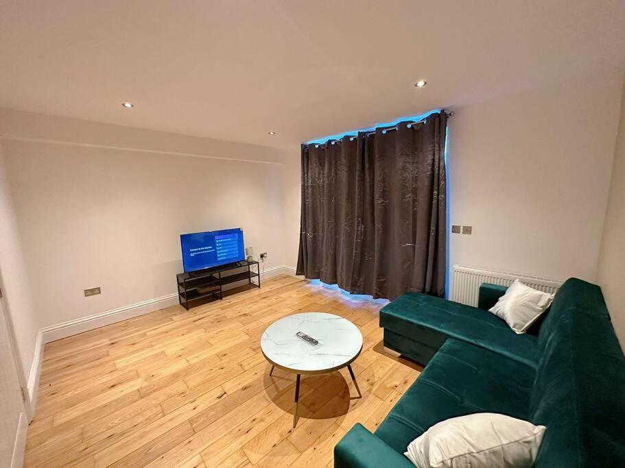 1 Bed Room Flat Near Central 런던 외부 사진