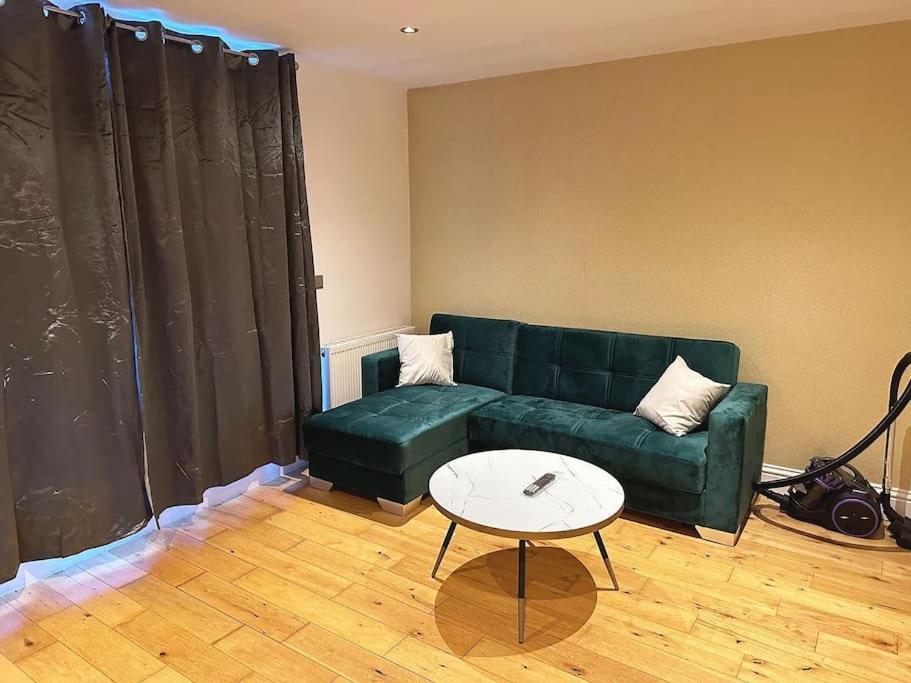1 Bed Room Flat Near Central 런던 외부 사진